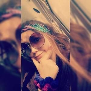 Meet your Posher, Cassi